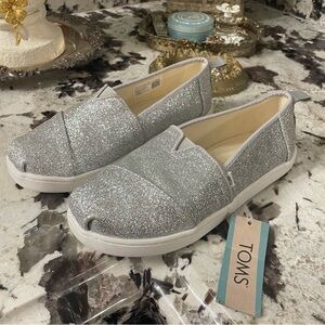 TOMS Alpargata Sneaker, Silver Iridescent Glimmer, US Unisex Big Kid 2